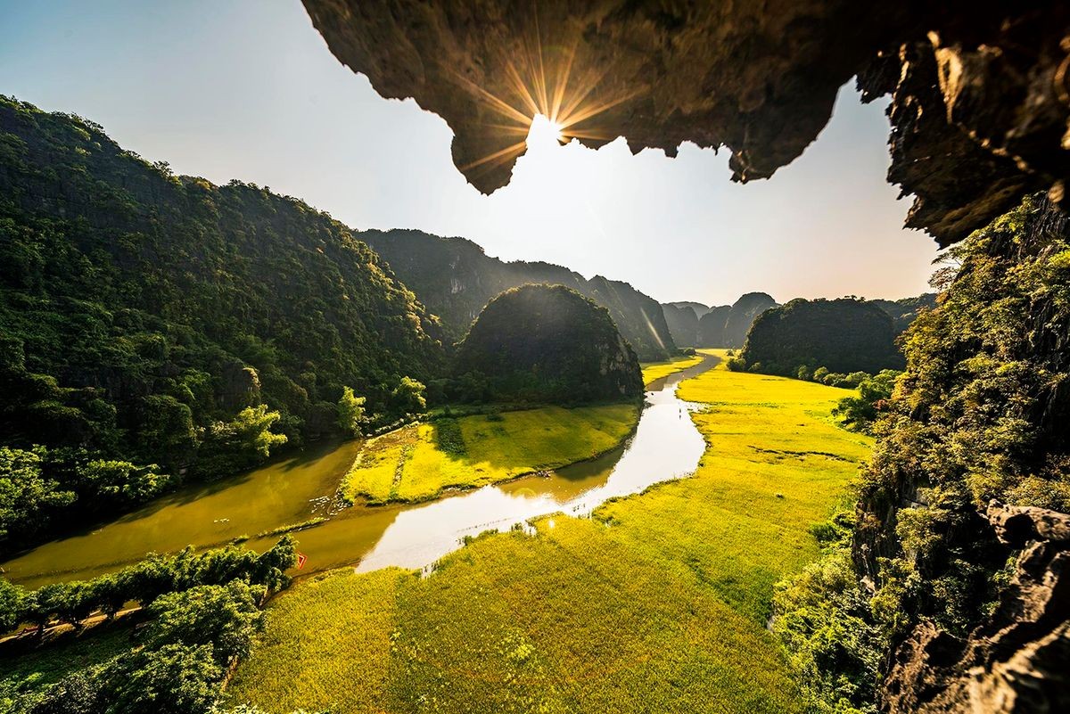 Tourist Attractions in Ninh Binh - Marvel at the picturesque landscapes of Tam Coc - Bich Dong in Ninh Binh