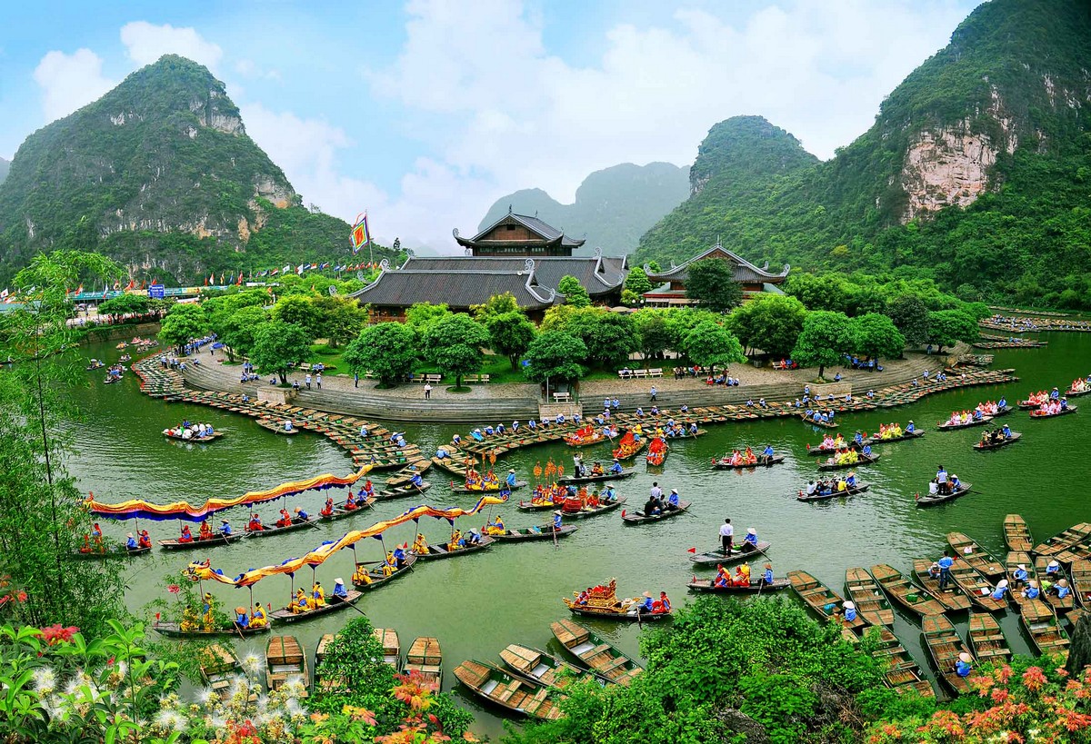 Tourist Attractions in Ninh Binh - Trang An Landscape Complex is a UNESCO World Heritage site known for its stunning scenery