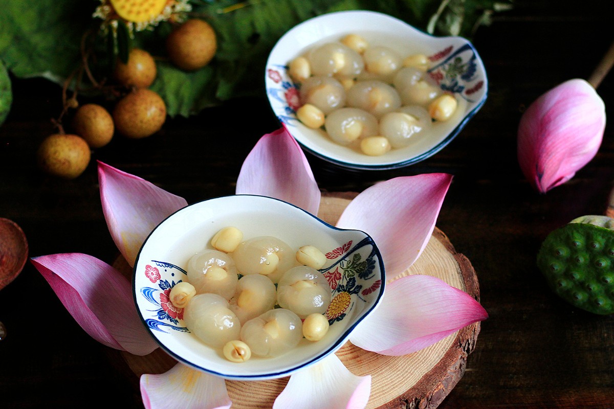 Vietnamese Che: Che long nhan hat sen combines lotus seeds and longan