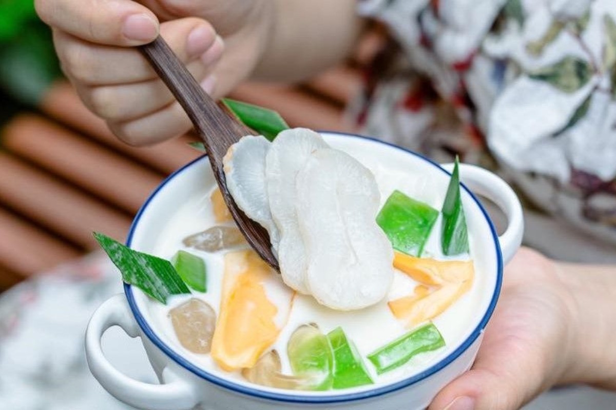 Vietnamese Che Palmyra palm sweet soup, or che thot not, is a delightful Vietnamese dessert delicacy