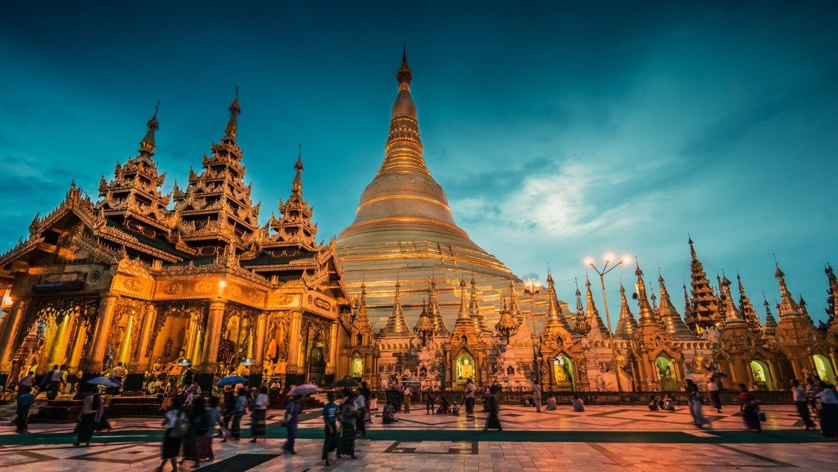 Witness The Scenic Sunset At Shwedagon Pagoda