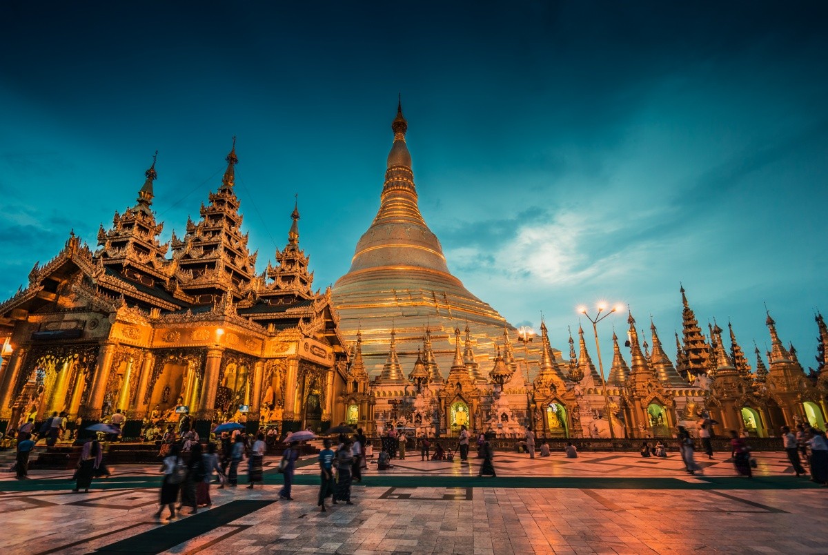Witness The Scenic Sunset At Shwedagon Pagoda