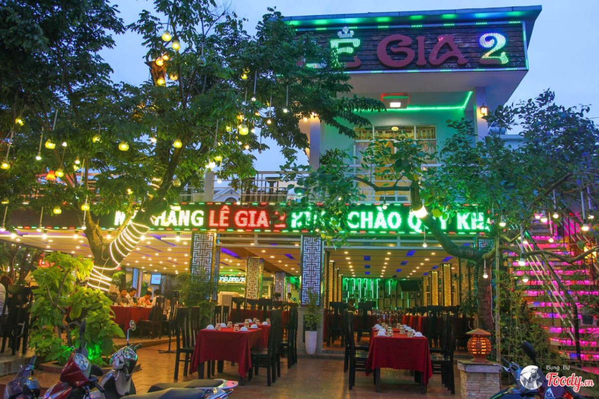 Da Nang restaurant Le Gia excels in serving the freshest seafood amidst a simple yet inviting setting