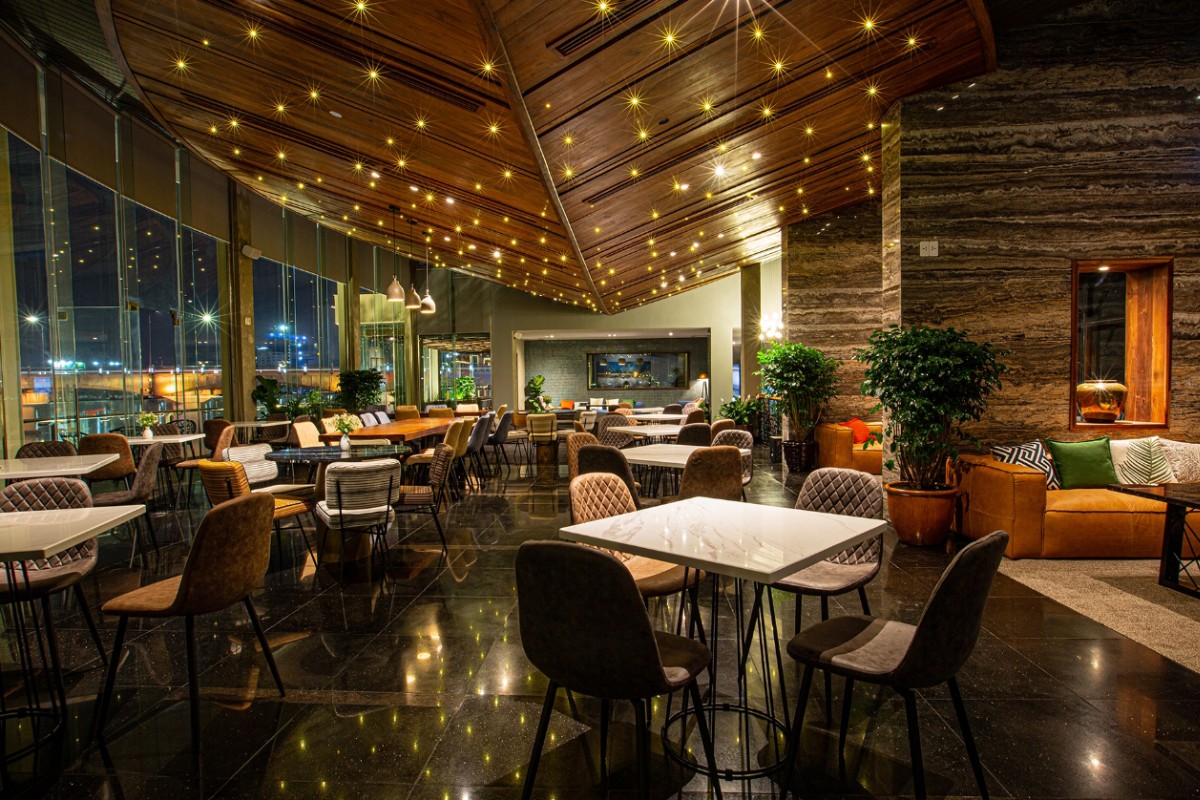 Da Nang restaurant Memory Lounge provides breathtaking views of Da Nang's iconic bridges and a delightful dining experience