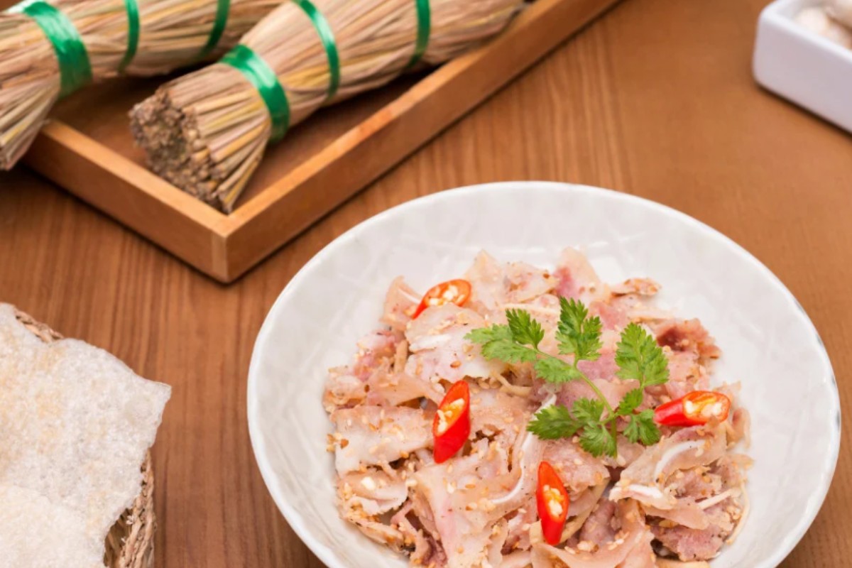 Da Nang restaurant Nem Tre combines pork rinds and anchovy sauce with unique spices