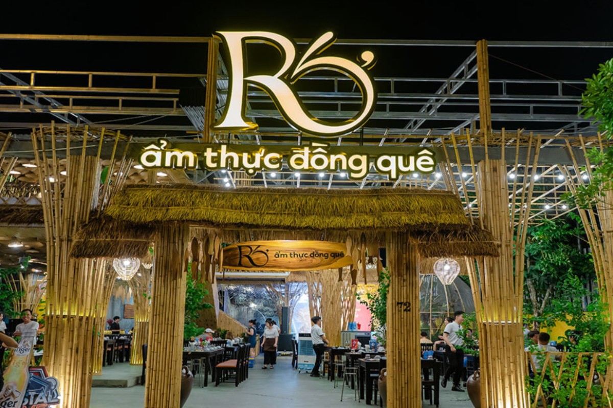 Da Nang restaurant RO Restaurant offers over 80 dishes reflecting local daily meals with fresh ingredients