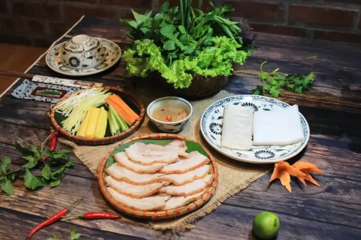 Da Nang restaurant Sliced pork rolled with rice paper offers a delightful blend of crispy, tender flavors