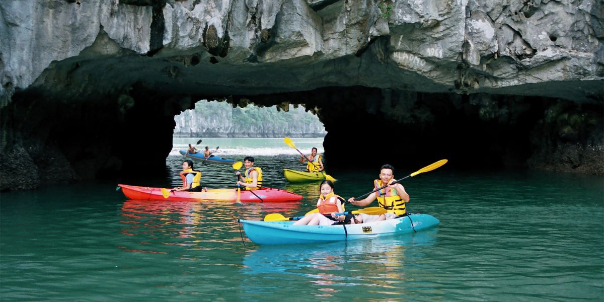 Explore water activities in Lan Ha Bay