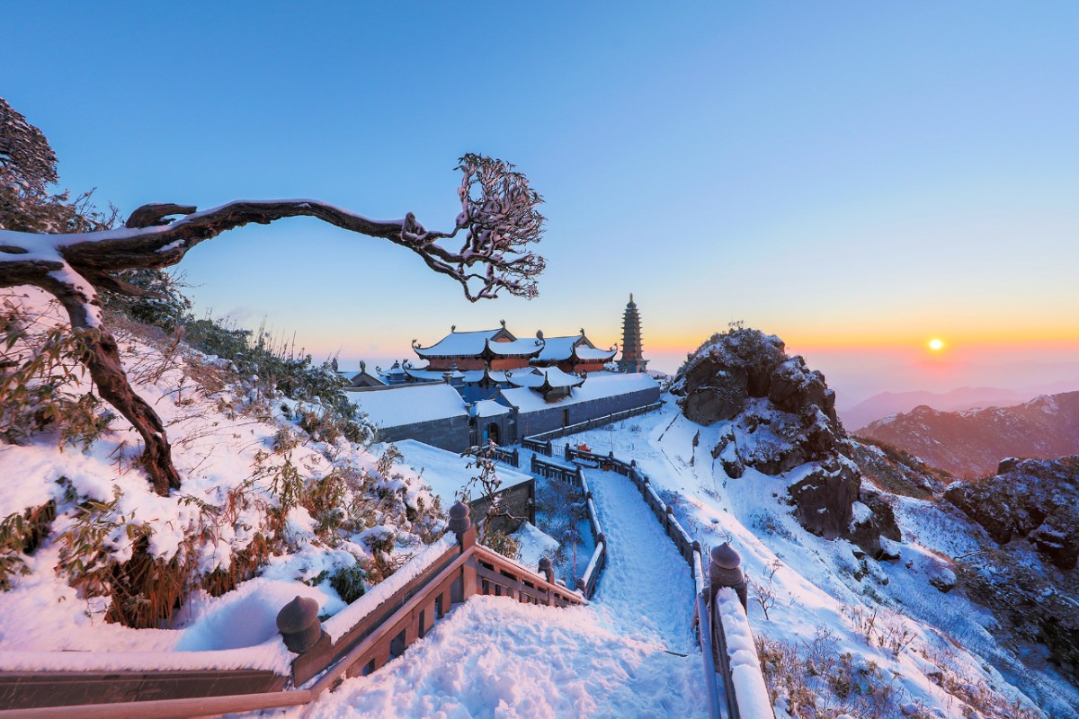 Fansipan Mountain's timeless allure captivates with seasonal beauty and breathtaking landscapes year-round