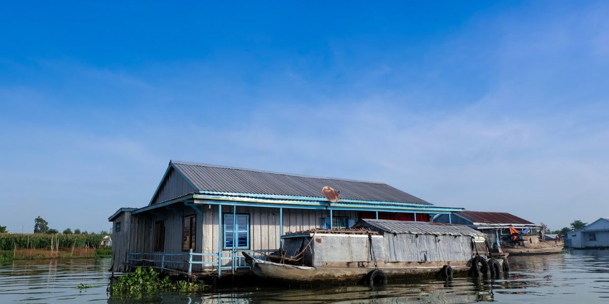 House in Vietnamese Riverside Houses