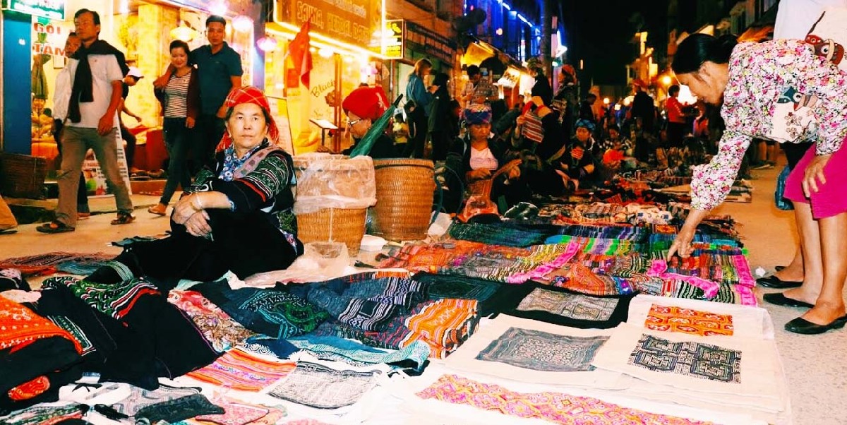 Nightlife in Sapa A visit to Sapa night market promises to bring you a joyful night