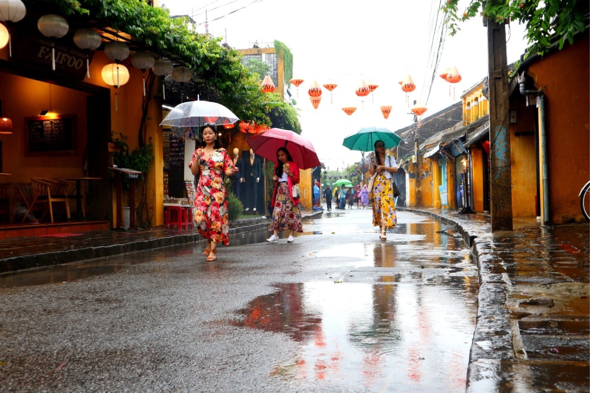 Vietnam rainy season in Central is from September to December brings occasional downpours and beach-friendly weather