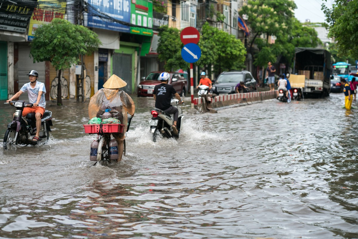 monsoon season vietnam The monsoon season in South Vietnam brings heavy rainfall from May to October