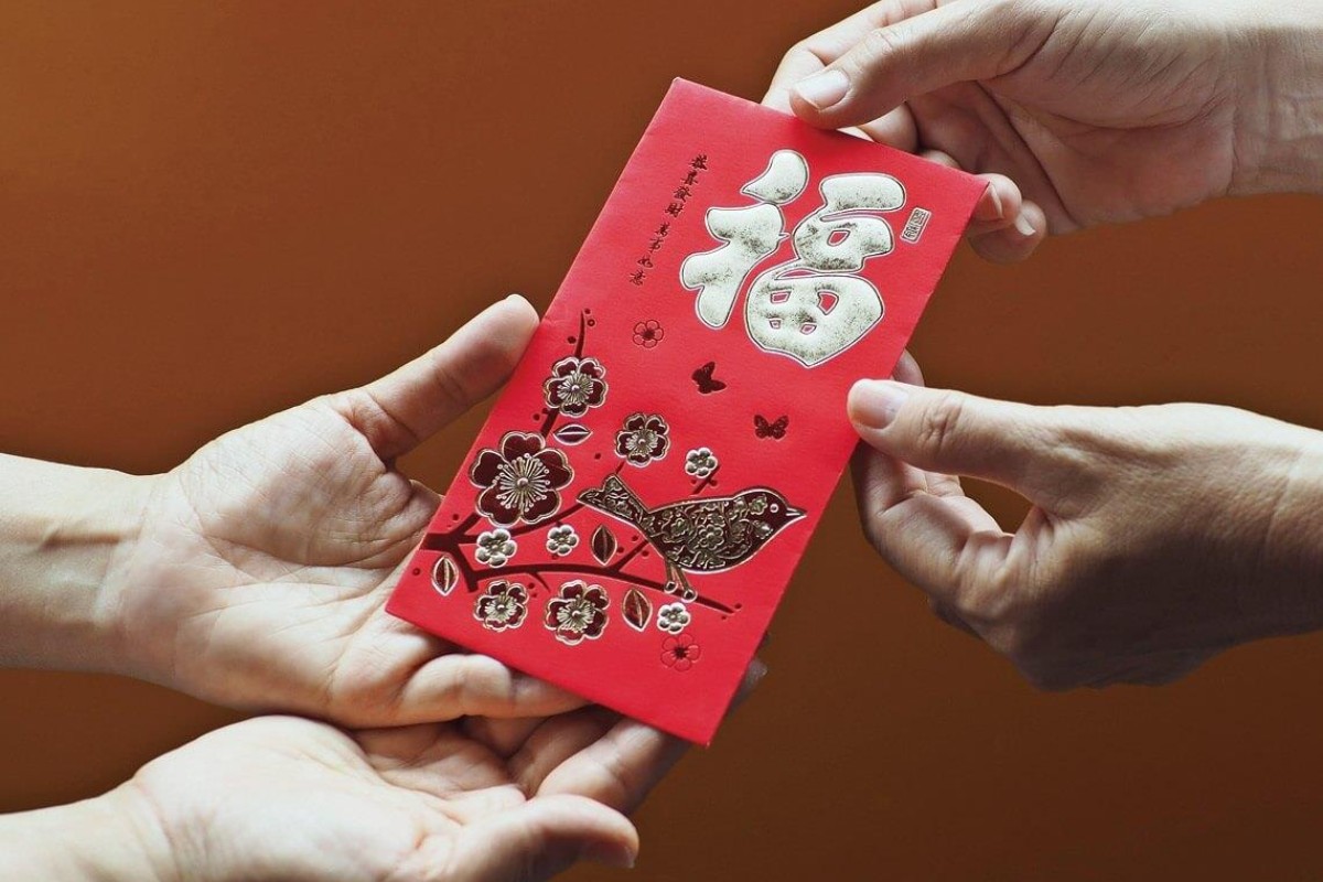 tet vietnamese new year Adults give red envelopes (li xi) to children as a symbol of good luck