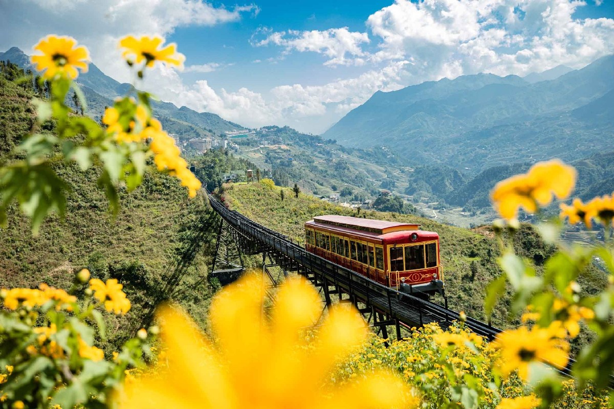 Sapa Valley Muong Hoa train has become a popular way for many travelers to explore Muong Hoa valley