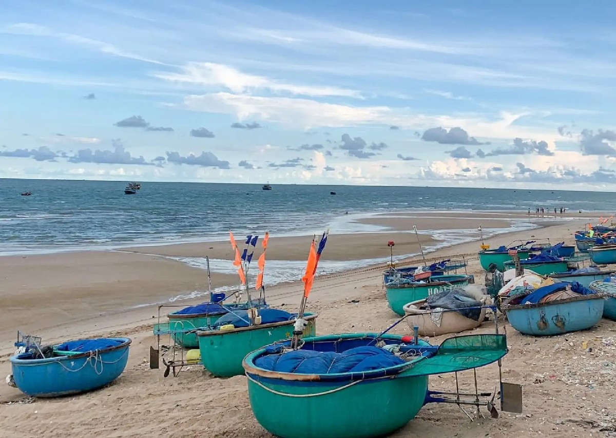 Why don’t you take a morning trip to Vung Tau fishing villages, one of the best things to do in Vung Tau