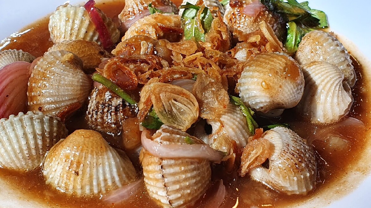 Best Restaurants in Vung Tau At Oc Tu Nhien, the seafood is not only fresh and delicious, but also reasonably priced