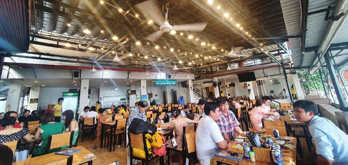 Best Restaurants in Vung Tau Oc Tu Nhien is a beloved spot of many locals and visitors as well