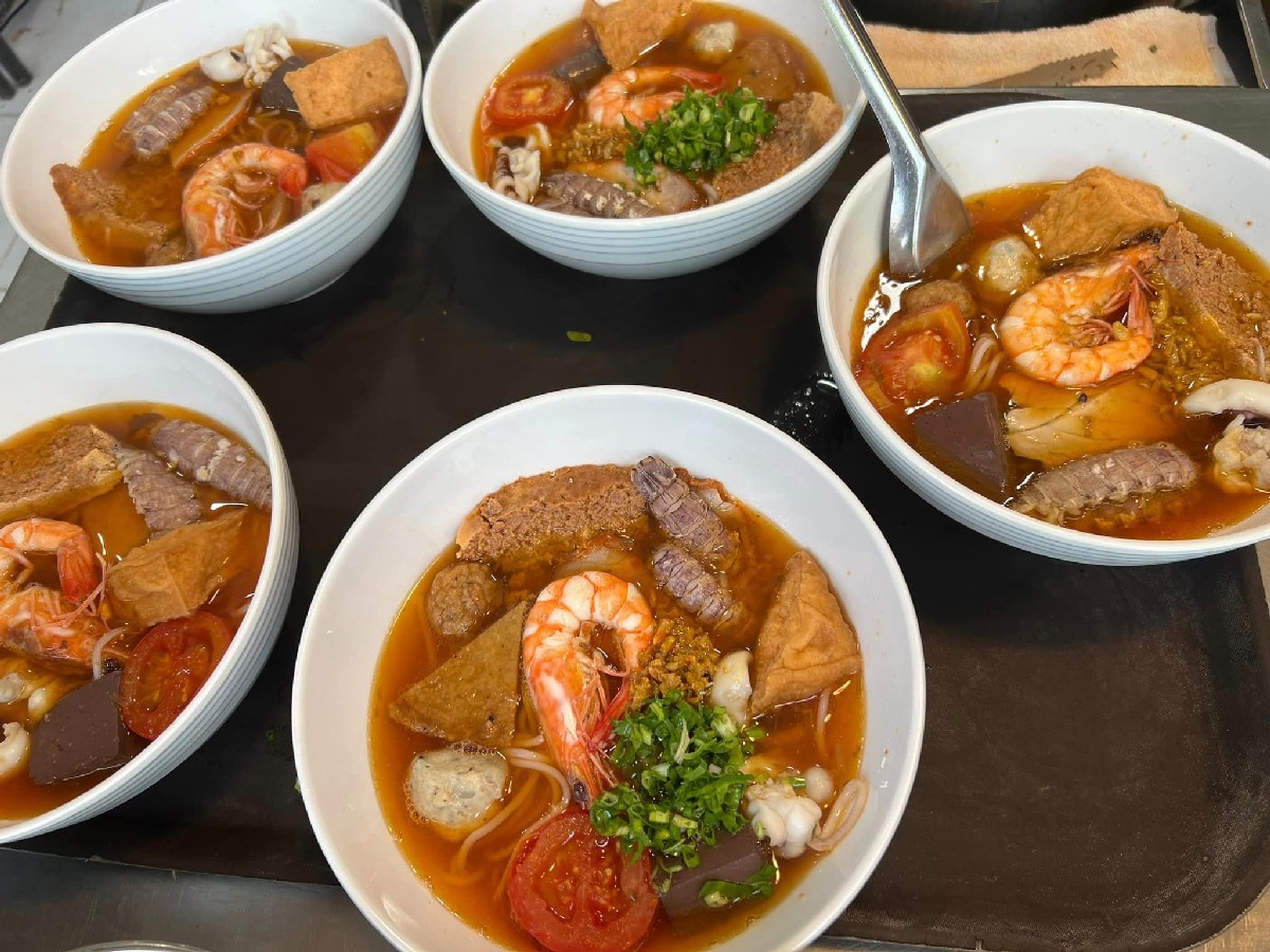 Best Restaurants in Vung Tau Vietnamese Shrimp Tomato Noodle Soup (Bun Rieu Tom) at Thuan Phuc Restaurant has become a must-try specialty for tourists visiting Vung Tau