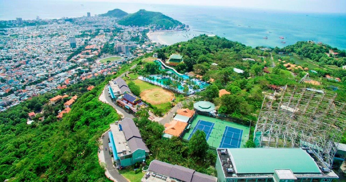 Big Mountain Vung Tau Ho May Park on the summit of Big Mountain seen from above