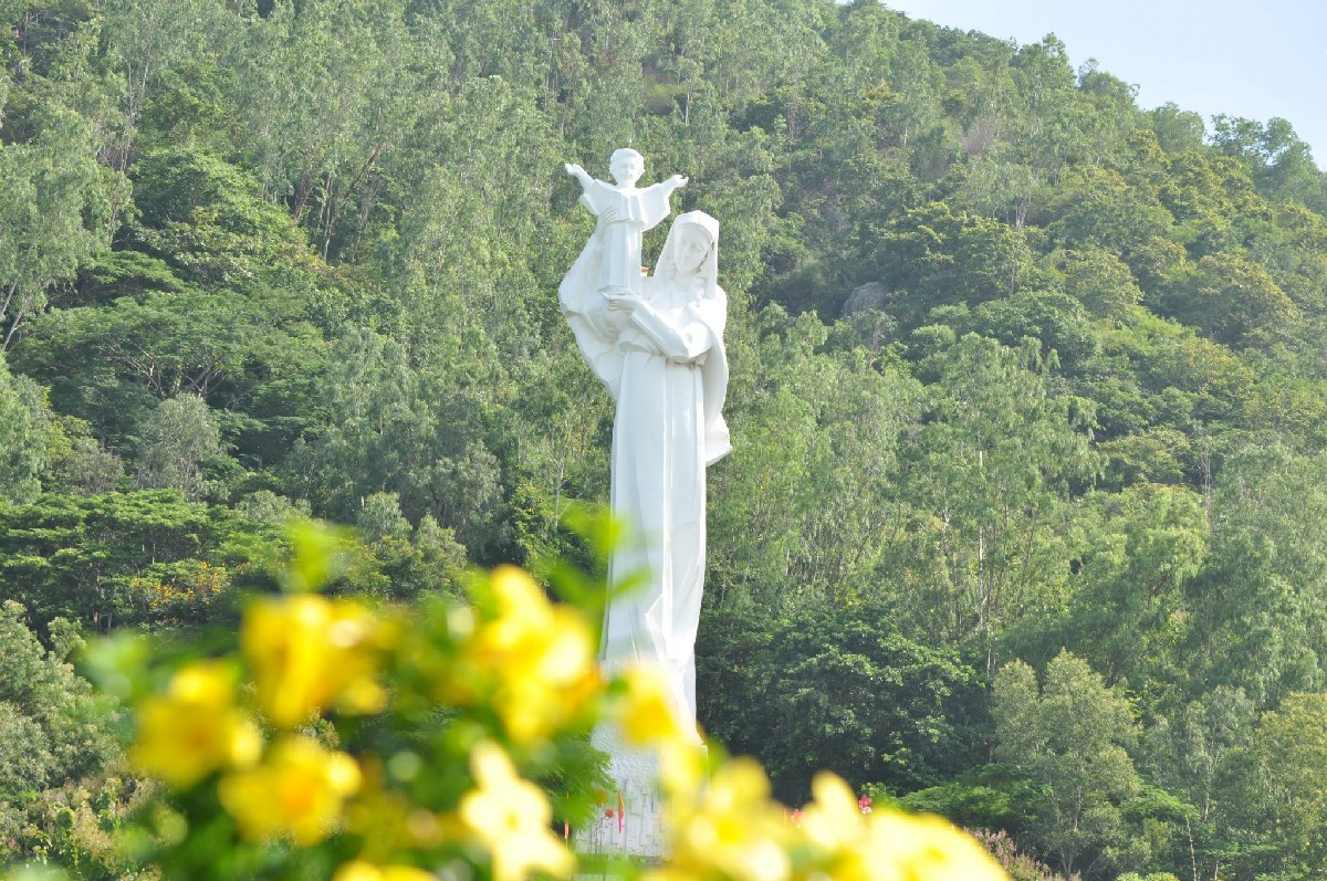 Big Mountain Vung Tau Statue of Our Lady of Bai Dau