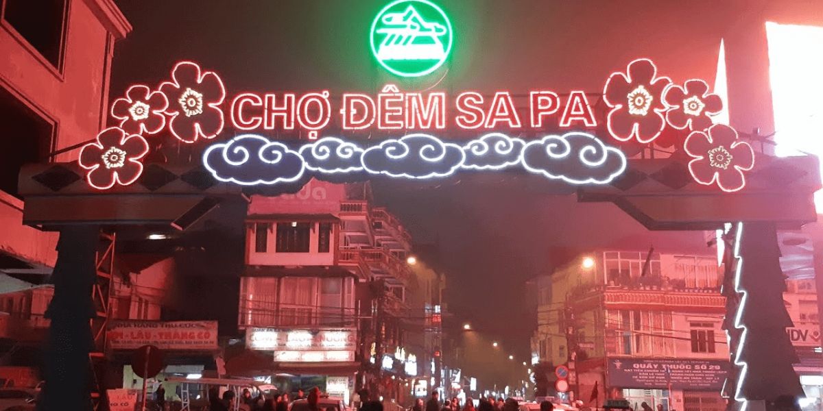 Night Market in Sapa Sapa Night Market is located in the center of Sapa Town