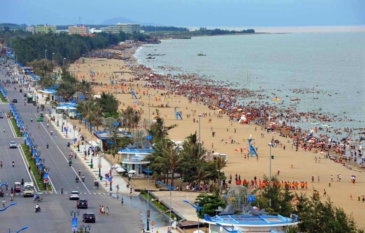Sam Son Beach Vietnam attracts numerous visitors to relax