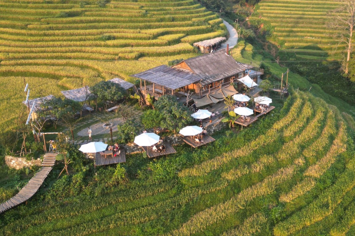 Sapa Coffee Shop Sailing Sapa coffee shop offers panoramic views of the picturesque Ta Van Valley