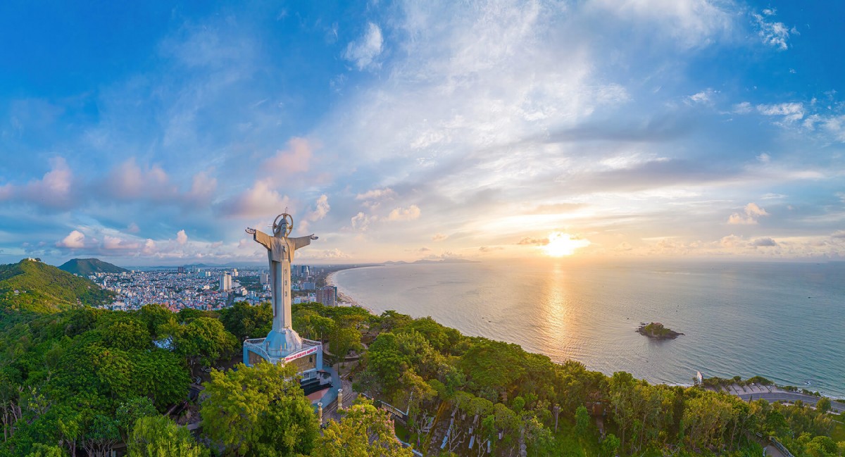 The construction of Christ of Vung Tau experienced a period full of ups and downs