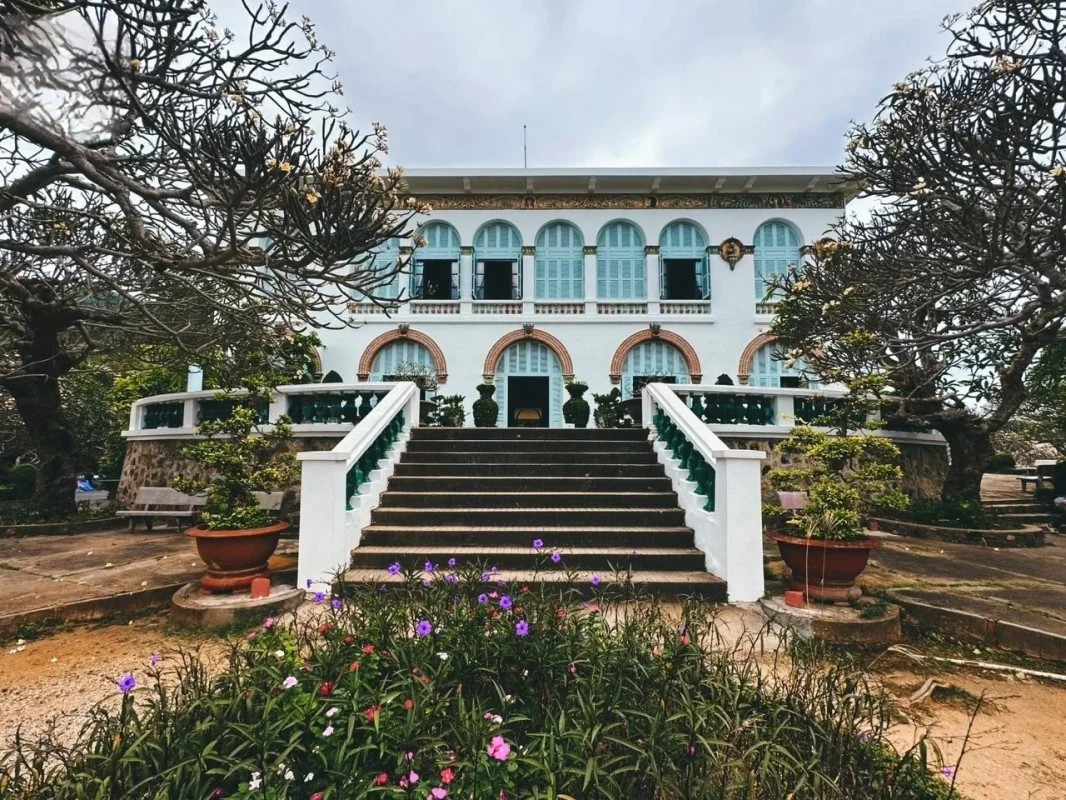 White Palace Vung Tau features a classic French style