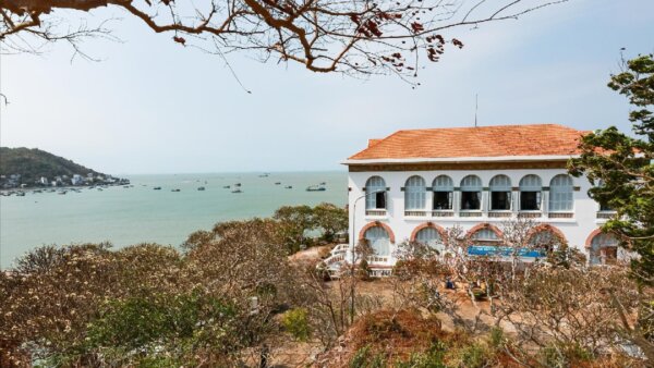 White Palace Vung Tau is situated on the slope of the Big Mountain, overlooking the Front Beach