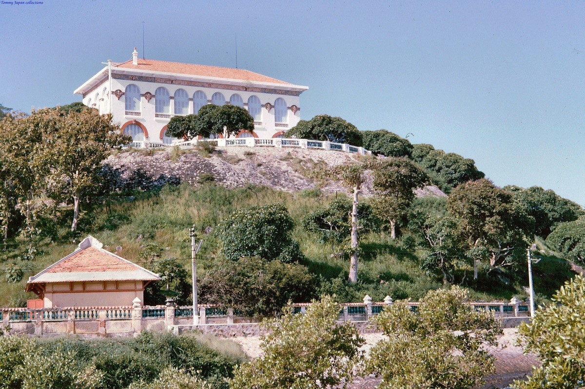 White Palace Vung Tau is surrounded by numerous trees