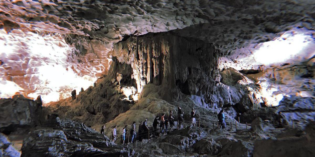 Best time to visit Sung Sot Cave