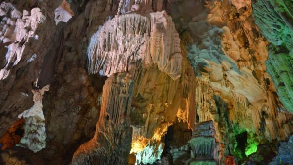 Cave in Ha Long Bay Dau Go Cave (Wooden Stakes Cave): Stepping Back in Time