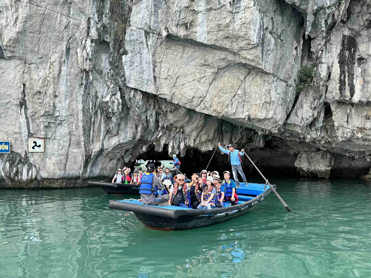Halong Bay Day Trip Luon Cave