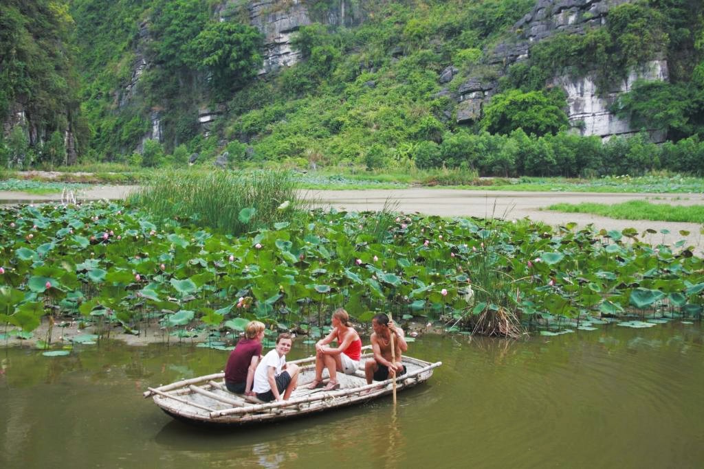 Ninh Binh Accommodation You should try a boat ride when staying Ninh Binh Valley Homestay