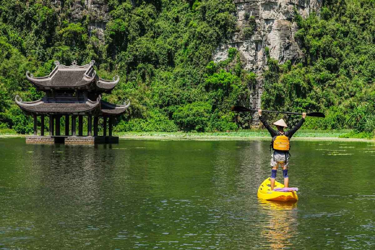 Ninh Binh Boat Tour Explore the beauty of Ninh Binh from a unique perspective