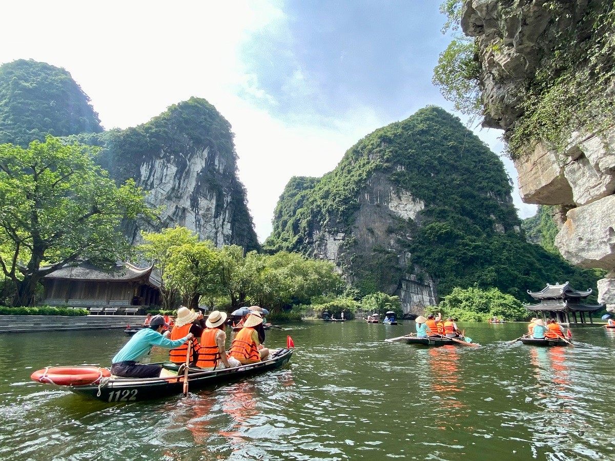 Ninh Binh Boat Tour Immerse yourself in stunning landscapes of Ninh Binh