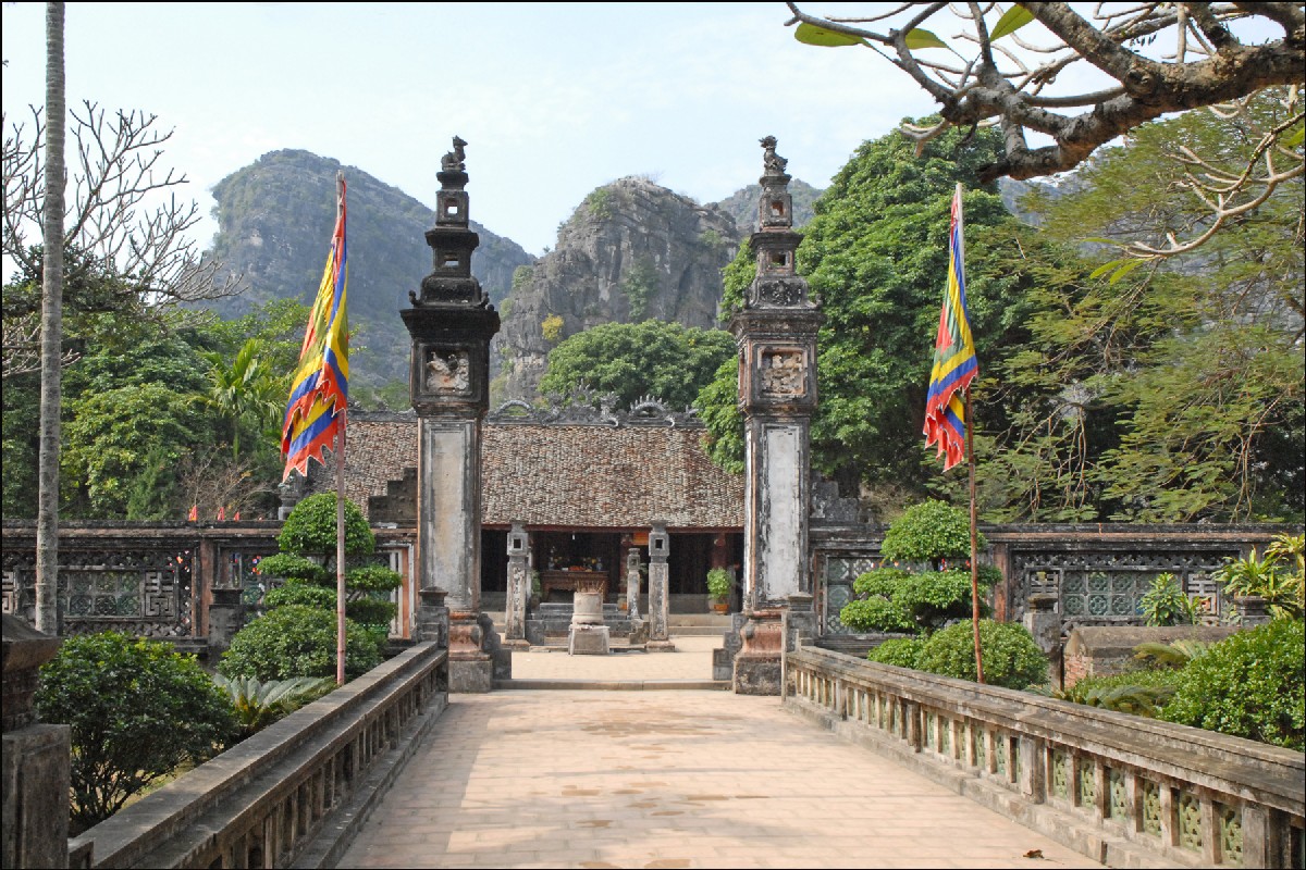 Ninh Binh Temple Dinh Tien Hoang Temple