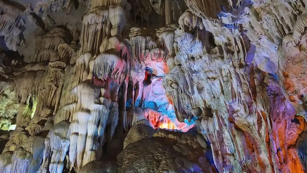 Overview of Thien Cung Cave