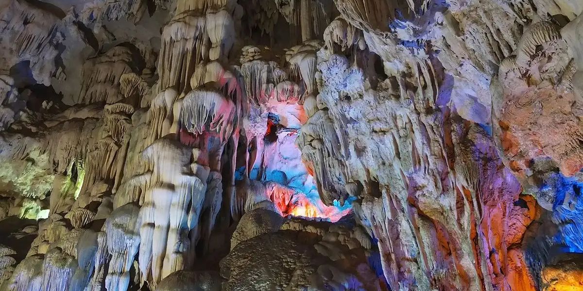 Overview of Thien Cung Cave