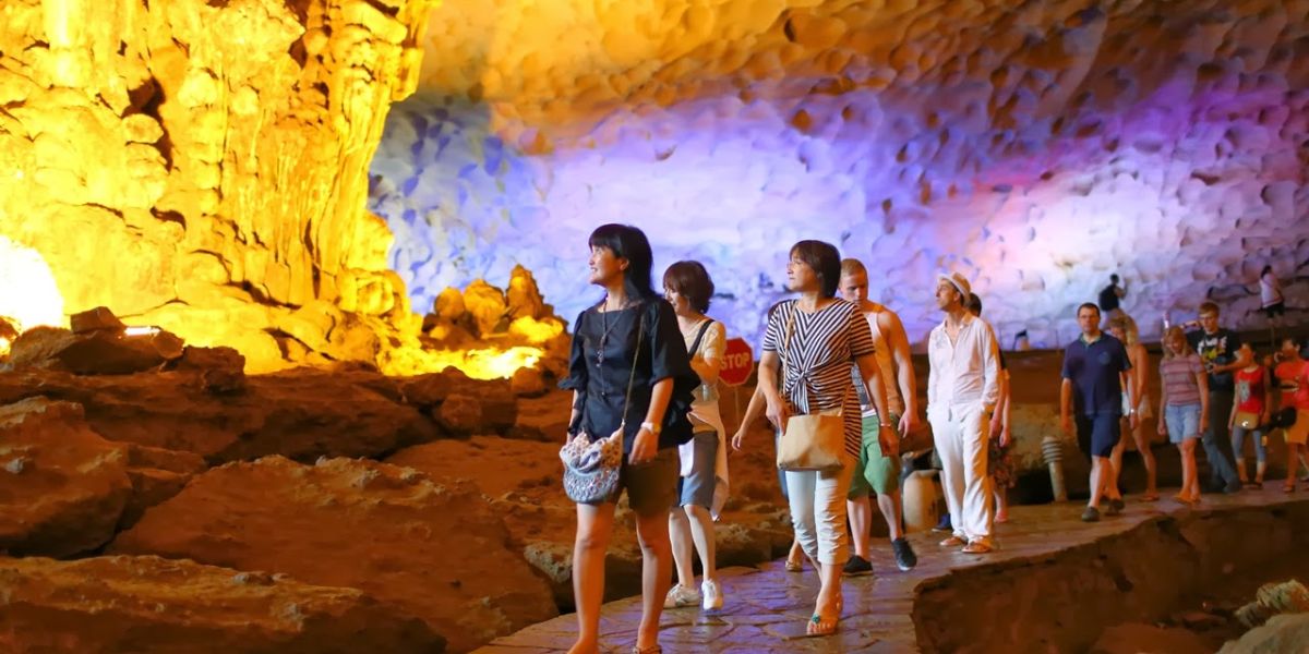 Sung Sot Cave For an enjoyable trip, keep in mind these tips below
