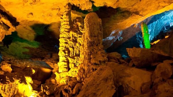 Sung Sot Cave This breathtaking cave is located in the heart of Halong Bay