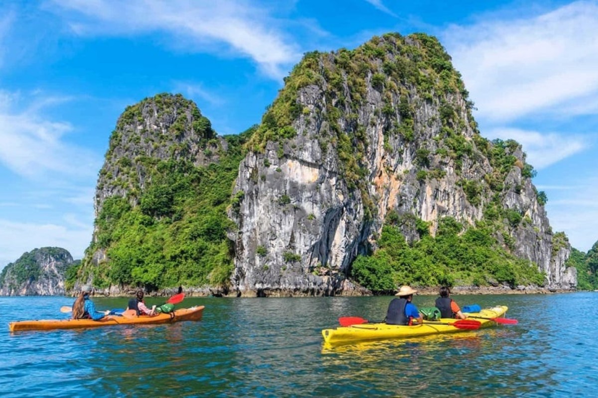 halong bay kayaking Kayak in Cong Do Island