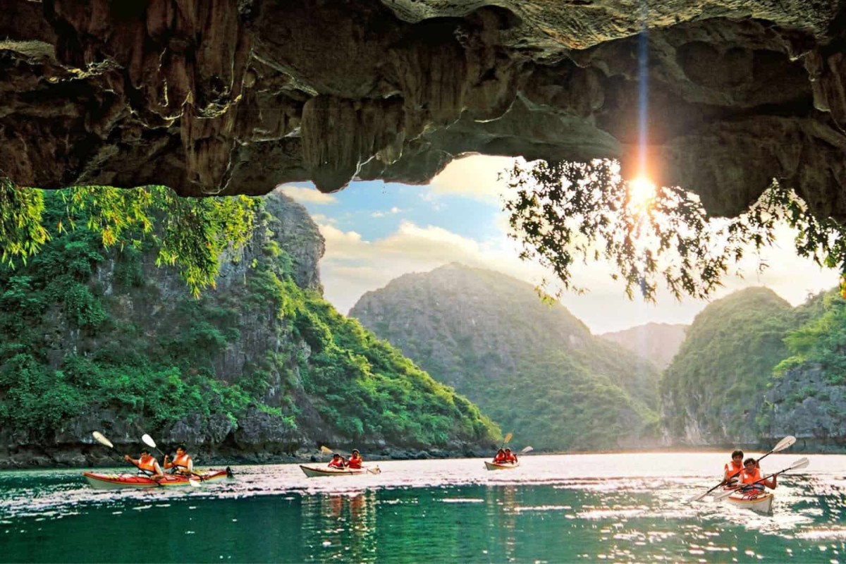 halong bay kayaking Kayak in Ho Dong Tien Cave