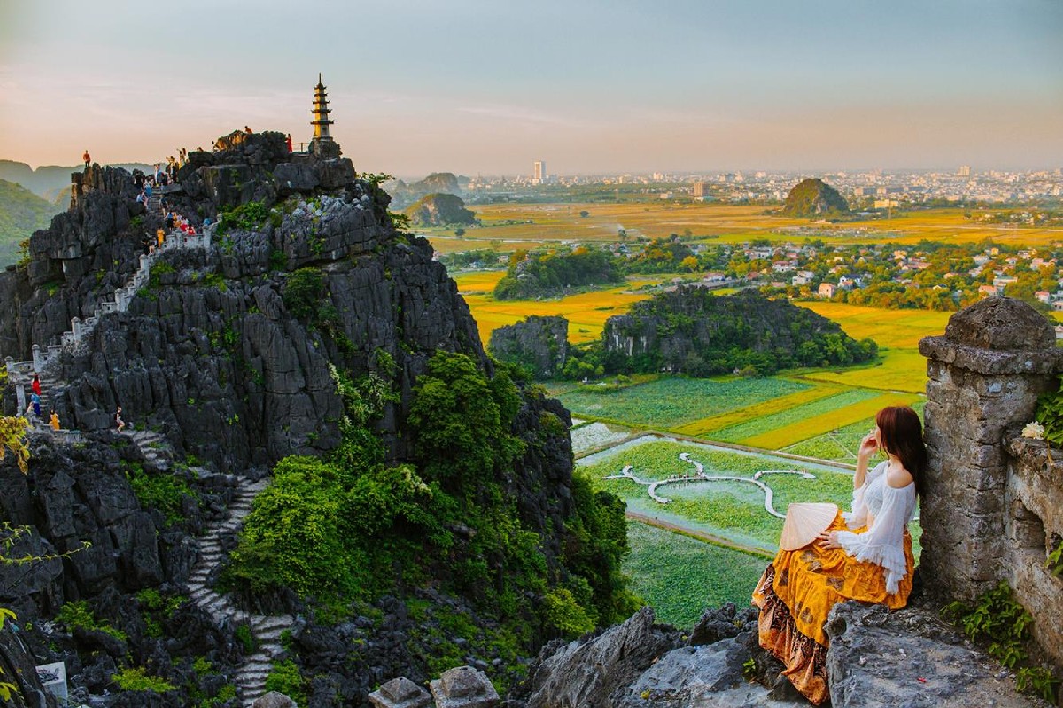 Mua Caves Ninh Binh This is a must-go for explorers to Ninh Binh