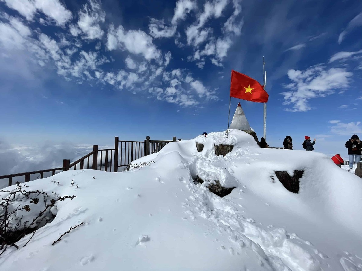 One of the most interesting facts about Vietnam is that this country may experience snow scenes in the winter