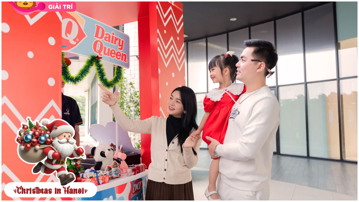 Shopping centers have become favorite destinations for families celebrating Christmas in Hanoi