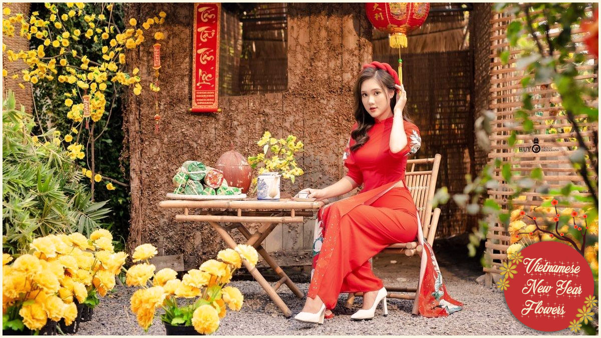 Taking photos with Vietnamese New Year flowers is an experience you shouldn't miss