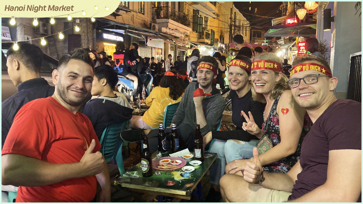 Experience local life in Ha Noi Night Market